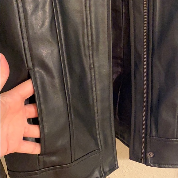 Leather jacket with removable hood - Picture 4 of 9